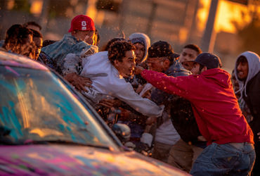 અમદાવાદમાં ગરબામાંથી પાછા ફરતા યુવક-યુવતી ઉપર લુખ્ખાઓનો હુમલો, કારમાં તોડફોડ | ahmedabad garba retur…