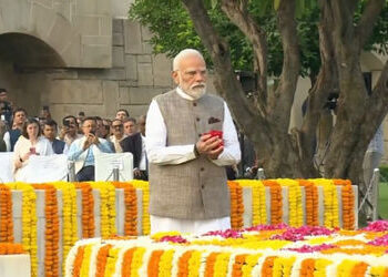 ‘માનવ ઇતિહાસની દિશા બદલી નાખી…’ વડાપ્રધાન મોદીની રાજઘાટ પર મહાત્મા ગાંધીને શ્રદ્ધાંજલિ | PM Modi P…
