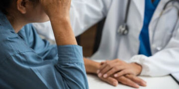 માનવતા મરી પરવારી, હરિદ્વારમાં ગર્ભવતી મહિલાને પ્રસવ પીડામાં હોસ્પિટલના કર્મીએ દાખલ ન કરી | Woman Gi…