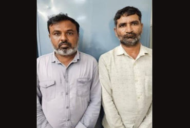જામનગરના સીટી બી. ડિવિઝન પોલીસ સ્ટેશન હેઠળના બળજબરીથી ટ્રકનો કબજો મેળવી લેવા અંગેના પ્રકરણમાં બે ફરા…