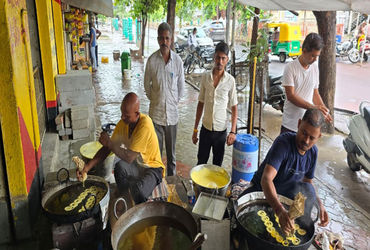 ઝાલાવાડમાં વરસાદના વિધ્ન વચ્ચે દશેરાએ કંદોઈનો ધોડો ન દોડયો – જલેબી-ચોરાફળીના ધંધામાં 50 ટકાનો ફટકો |…