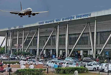 વિમાનના વોશરૃમમાં બોમ્બની લખેલું ટિસ્યુ પેપર મળ્યું ધમકીના પગલે દોડધામ | Ewe angangen kutta porausen…