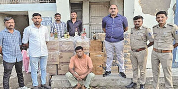 બગોદરામાં 15 લાખના દારૂ લિસ્ટેડ બુટલેગરની ધરપકડ | Bootlegger arrested with liquor worth Rs 15 lakh i…