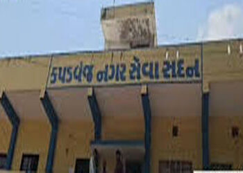 કપડવંજ પાલિકામાં મિલક્તોના ગેરકાયદે ઠરાવ મુદ્દે પ્રાદેશિક કમિશનરને રજૂઆત | the Commissioner regardin…