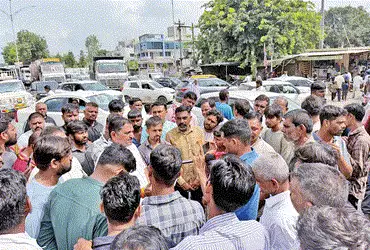 અકસ્માતોથી કંટાળી પાલજ ગામ પાસે ગ્રામજનો દ્વારા ચક્કાજામ | Tired of accidents villagers block road n…