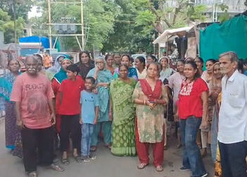 વડોદરાના છાણીમાં 500 જેટલા પરિવારોના પાણી માટે વલખાં : છેલ્લા 7 દિવસથી પાણી માટે વલખાં મારતા રહીશોએ …