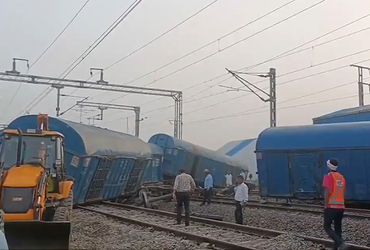 રાજસ્થાનમાં મોટી દુર્ઘટના, ગાયને બચાવવા જતાં માલગાડીના 36 ડબા પાટા પરથી ઉતરી ગયા | major train accid…