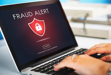 શેર માર્કેટમાં રોકાણ કરવાના બહાને તથા ટાસ્ક પૂરો કરવાનું કહીને લોકો પાસેથી કરોડો રૂપિયા પડાવનાર 3 ઠગ…