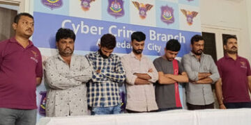 જામનગરમાં નાઇજિરિયન છેતરપિંડી નેટવર્ક સાથે જોડાયેલી ગેંગનો પર્દાફાશ, પાંચની ધરપકડ | Gang linked to N…