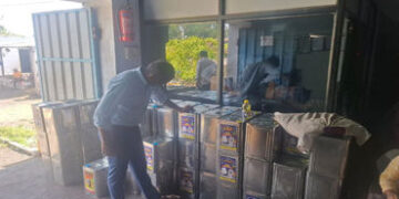 સુરેન્દ્રનગરમાં ખાદ્યતેલની 2 કંપની પર ફૂડ એન્ડ ડ્રગ્સ અને પુરવઠા ટીમનું ચેકિંગ | Food and Drugs and …