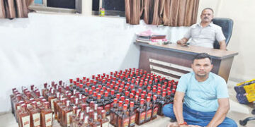 હળવદના ગોલાસણમાંથી ૨.૫૩ લાખના દારુ ઝડપાયો | Liquor worth Rs 2 53 lakh seized from Halvad’s Golasan