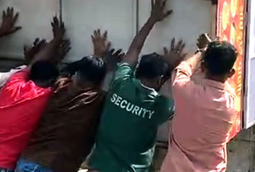 સ્ટ્રીટ વેન્ડર્સ પોલિસીનો અમલ ન થાય ત્યાં સુધી લારીઓ ઊઠાવો નહીં | Do not lift trucks until the stree…