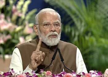 PM મોદીની ખેડૂતો માટે દિવાળી ભેટ, રૂ. 42000 કરોડની બે મોટી કૃષિ યોજના શરૂ કરી | pm modi launches agr…