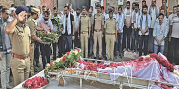 બાવળા-બગોદરા હાઇવે પર ટેમ્પો પલટી જતાં બગોદરા પો.સે.ના એએસઆઇનું મોત | ASI of Bagodra Post Office die…