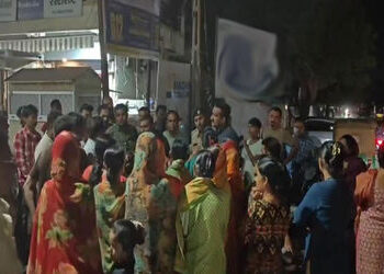 8 દિવસથી પાણી નહીં મળતા રસ્તા પર ઉતરી મહિલાઓનો ચક્કાજામ | Women take to the streets after not gettin…