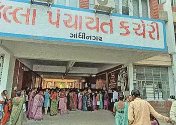 પડતર પ્રશ્નો ઉપરાંત ટેકોની ઓનલાઈન કામગીરી સામે આશાવર્કરોનું હલ્લાબોલ | Asha workers protest against …