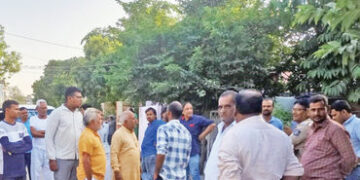 વીજ ગ્રાહકોને જાણ કર્યા વગર સ્માર્ટ મીટર લગાવી દેતા હોબાળો | Uproar over installation of smart meter…