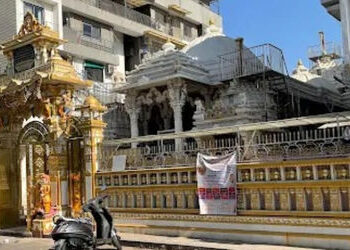 અમદાવાદના જૈન દેરાસરમાંથી ચોરી થયેલા રૂ.1.14 કરોડના ચાંદીના આભૂષણો મામલે ત્રણની ધરપકડ, પૂજારી અને સફ…