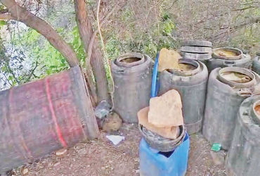 ધ્રાંગધ્રાના સત્તાપર ગામમાંથી દેશી દારૃની ભઠ્ઠી ઝડપાઇ | Country liquor factory seized from Sattapar …