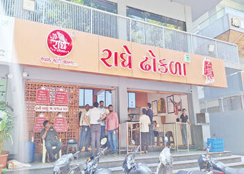 વિદ્યાનગરની રાધે ઢોકળા હોટેલમાં ખોરાકમાં ભેળસેળ જણાતા સીલ | Seals found in food adulteration at Radh…