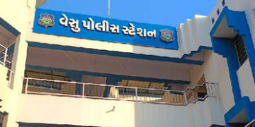 સુરતમાં દારૂબંધીના ઉડ્યા ધજાગરા, જાહેરમાં મહેફિલ માણનારા 17 નબીરાઓની કરાઈ ધરપકડ | Liquor Ban Violate…
