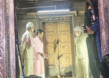 54 વર્ષ બાદ મથુરાના વિશ્વ પ્રસિદ્ધ બાંકે બિહારી મંદિરના ખજાનાનો રૂમ ખોલાયો