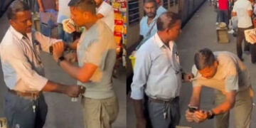 VIDEO: સમોસાનું પેમેન્ટ ફેલ થયું તો વેપારીએ કોલર પકડી મુસાફરને ટ્રેનમાં ઉતારી લીધો | jabalpur statio…