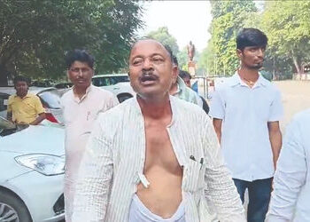 VIDEO : બિહારમાં ટિકિટ વહેંચણીમાં ગજબ ડ્રામા! લાલુ યાદવના ઘરની બહાર કપડાં ફાડીને રડવા લાગ્યા નેતા | …