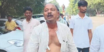 VIDEO : બિહારમાં ટિકિટ વહેંચણીમાં ગજબ ડ્રામા! લાલુ યાદવના ઘરની બહાર કપડાં ફાડીને રડવા લાગ્યા નેતા | …