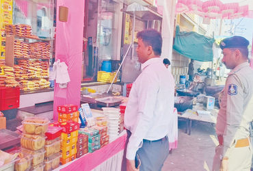 મીઠાઈ, ફરસાણ અને ફટાકડાંની દુકાનોમાં સરપ્રાઈઝ ચેકિંગ | Surprise checking in sweets snacks and cracke…