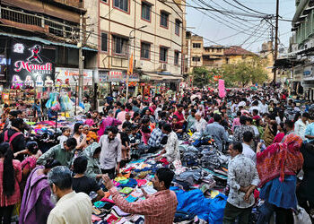 શહેરના બજારોમા ખરીદી માટે અભૂતપૂર્વ ભીડ, રાત્રે 12 વાગ્યા સુધી દુકાનો ખુલ્લી | unprecedented rush fo…