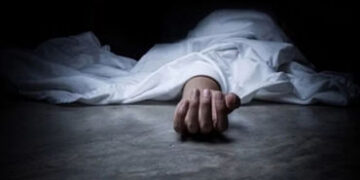 હળવદમાં રાતકડી મંદિરે જવાના રસ્તે પુરૂષની કોહવાયેલી લાશ મળી | Man decomposed body found on way to Ra…