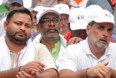 RJD ઉમેદવારની ધરપકડથી રાજકારણ ગરમાયું, ઝારખંડમાં પોલીસ કાર્યવાહીથી મહાગઠબંધનમાં ખેંચતાણ | Bihar Elec…