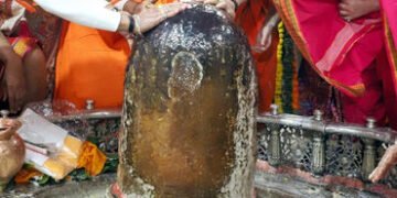ઉજ્જૈન મહાકાલેશ્વર મંદિરના ગર્ભગૃહમાં જ બાખડ્યા મહંત અને પૂજારી, એકબીજા પર લગાવ્યા ગંભીર આરોપ | Clas…