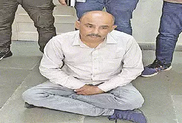 હિંમતનગરના ત્રણ વર્ષથી ફરાર આરોપીને અંતે ઝડપી લેવાયો | The accused who had been absconding for three…