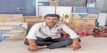 સેવાલિયાની નવી ચેકપોસ્ટ ઉપરથી 6.53 લાખનો દારૂ ભરેલી ટ્રક ઝડપાઈ | Truck loaded with liquor worth Rs 6…