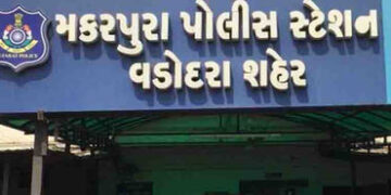 વડોદરાના દંતેશ્વરમાં ઘરના દરવાજા પાસે ઉભેલી વૃદ્ધાના ગળામાંથી અછોડો તૂટયો | chain snatching from old…