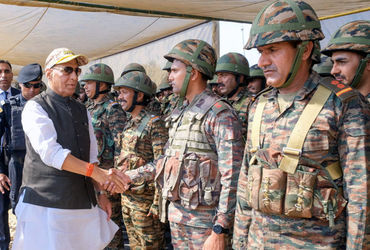 ગુજરાત અને રાજસ્થાનના સરહદી વિસ્તારોમાં ‘ત્રિશૂળ યુદ્ધાભ્યાસ’થી પાકિસ્તાનમાં ફફડાટ, એરસ્પેસ બંધ | /i…