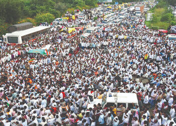 VIDEO : સરકાર શરત વગર ખેડૂતોનું દેવું માફ કરે… મહારાષ્ટ્રના નાગપુરમાં ખેડૂતોનું ઉગ્ર આંદોલન, હાઈવે…
