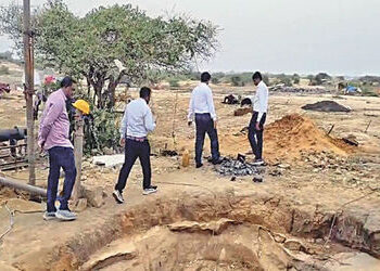 થાનના રતનપર ટીંબામાંથી કાર્બોસેલના ચાર કૂવામાંથી ગેરકાયદે ખનન ઝડપાયું | Illegal mining of four wells…