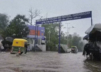 ગુજરાતમાં માવઠાનું જોર: ગાંધીનગરમાં ધોધમાર વરસાદ બાદ અનેક વિસ્તારોમાં પાણી ભરાયા | Heavy Unseasonal …