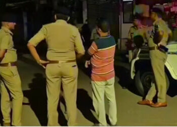 સયાજીગંજમાં લાગણી દુભાય તેવી પોસ્ટ મુકાતાં તંગદિલી,સગીર પકડાતાં સ્થિતિ વણસતાં અટકી | Tensions rise i…