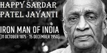 ‘બાહ્યલા બનીને અહિંસા સેવવા કરતાં તલવાર ઉપાડવી જરૂરી છે’ | ‘It is more important to take up the swor…