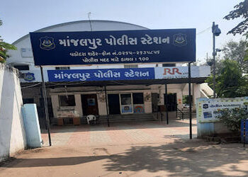 વડોદરામાં જાહેરમાં ઝાપાઝપી કરતા લોકોનો વિડીયો વાયરલ થયો : એક ઝડપાયો | Video of people publicly thras…