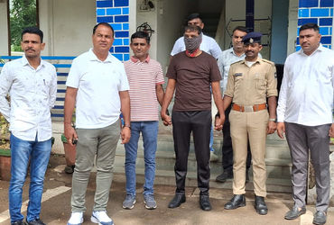 અમદાવાદના નવરંગપુરામાં નજીવી બાબતે ગોળીબાર, સિક્યુરિટી ગાર્ડે સહકર્મી પર બંદૂકથી કર્યો હુમલો | Secur…