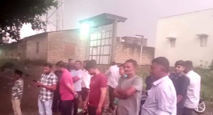 તળાજા તાલુકાના નવી કામરોલ ગામ બે દિવસથી સંપર્ક વિહોણું બન્યું