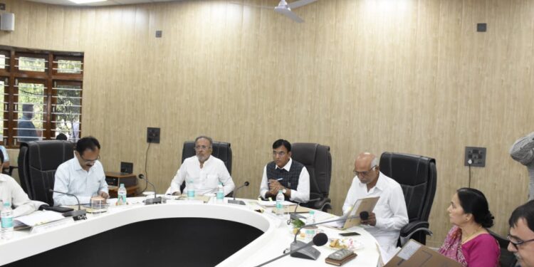 કેન્દ્રીય કેબિનેટ મંત્રીશ્રી મનસુખભાઈ માંડવીયાના અધ્યક્ષ સ્થાને કેબિનેટ મંત્રીશ્રી અર્જુનભાઈ મોઢવાડિ…