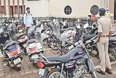 સુરેન્દ્રનગર રેલવે જંક્શનમાં ‘નો પાકગ’માં વાહન પાર્ક કરનારા દંડાયા | Those who parked their vehicles…