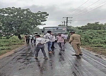 સિંગલ પટી રોડ પર અવારનવાર મોટા વાહનો સામસામે આવી જતા નાના વાહનને હાલાકી પડતા રોષ | Anger at frequent…