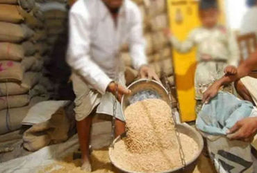 ગુજરાતમાં સસ્તાં અનાજની 17 હજાર દુકાનો બંધ: બેઠકમાં બોલાચાલી બાદ સરકાર સાથે મંત્રણા નિષ્ફળ | Gujarat…